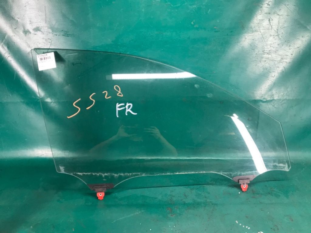 68101-06080 | Стекло двери передн. прав. TOYOTA CAMRY 40 06-11