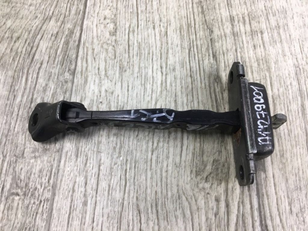 79380-1R000 | Обмежувач дверей передн. лів. HYUNDAI ACCENT RB 10-