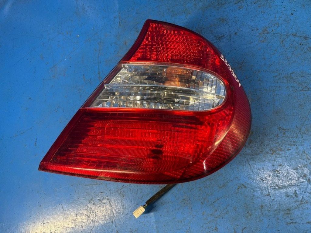 81551AA050 | Ліхтар зовнішній прав. TOYOTA CAMRY 30 02-06