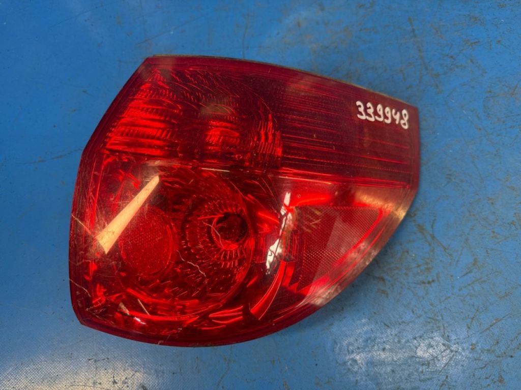 81551AE020 | Фонарь наружный прав. TOYOTA SIENNA 03-10