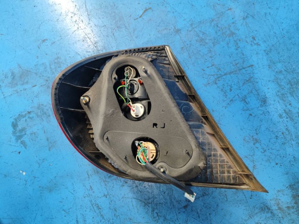 81551AA050 | Фонарь наружный прав. TOYOTA CAMRY 30 02-06 - Фото 4