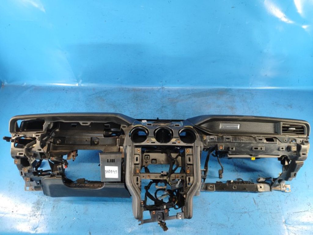 JR3Z-6304320-GA | Торпедо FORD MUSTANG 15-