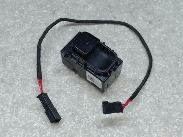 Кнопка склопідіймача задн. TESLA MODEL Y 19-