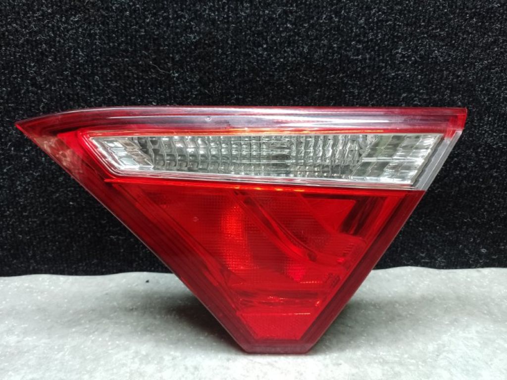 81580-06410 | Фонарь внутренний прав. TOYOTA CAMRY 55 14-17
