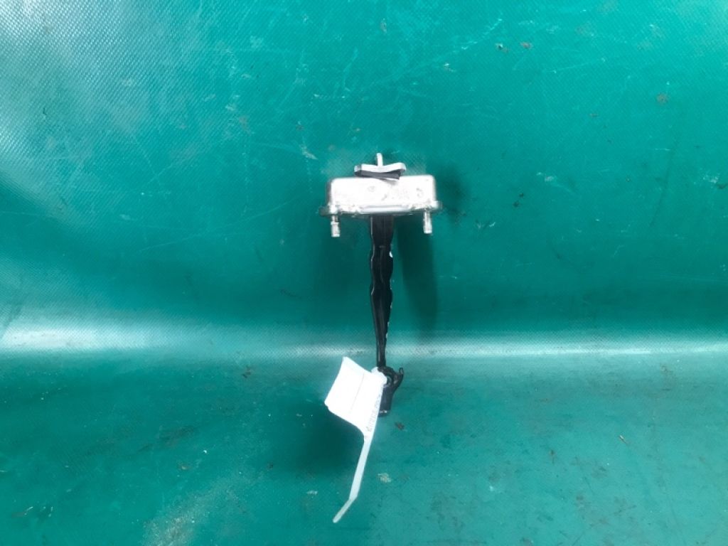 82430-4CL0A | Обмежувач дверей задн. прав. NISSAN X-TRAIL/ROGUE T32 13-20