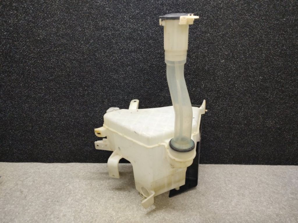 85315-60300 | Бачок омывателя TOYOTA LAND CRUISER PRADO 120 02-09