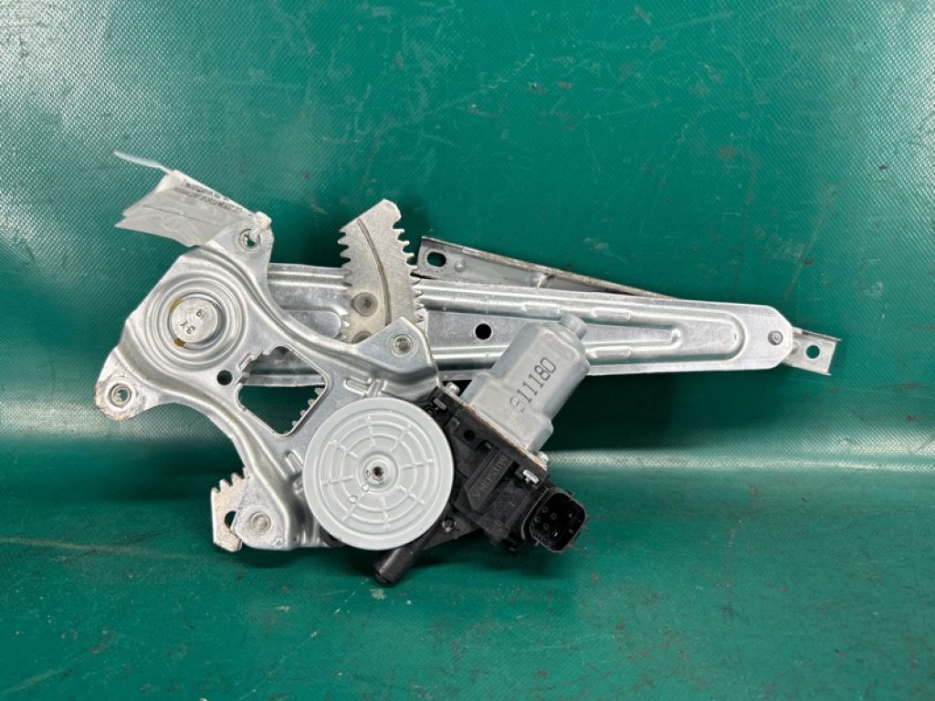 82720-1U600 | Склопідйомник задн. прав. NISSAN JUKE 10-19