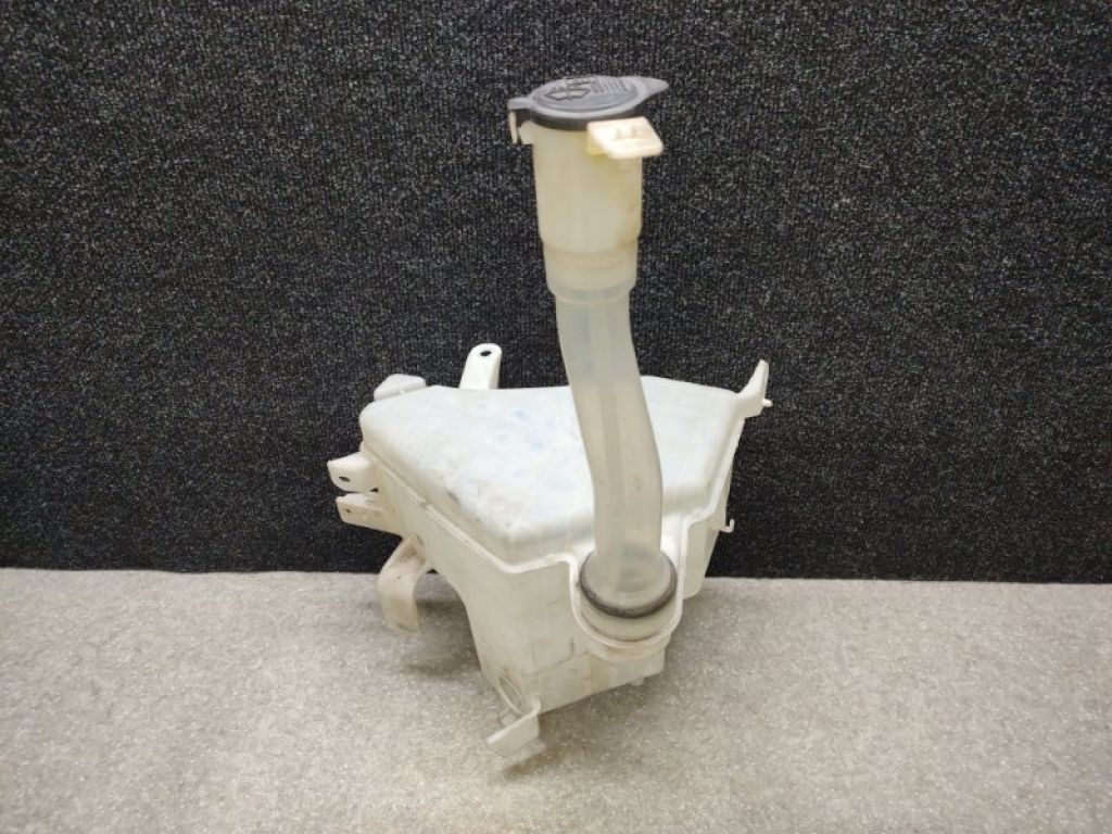 85315-60300 | Бачок омывателя TOYOTA LAND CRUISER PRADO 120 02-09