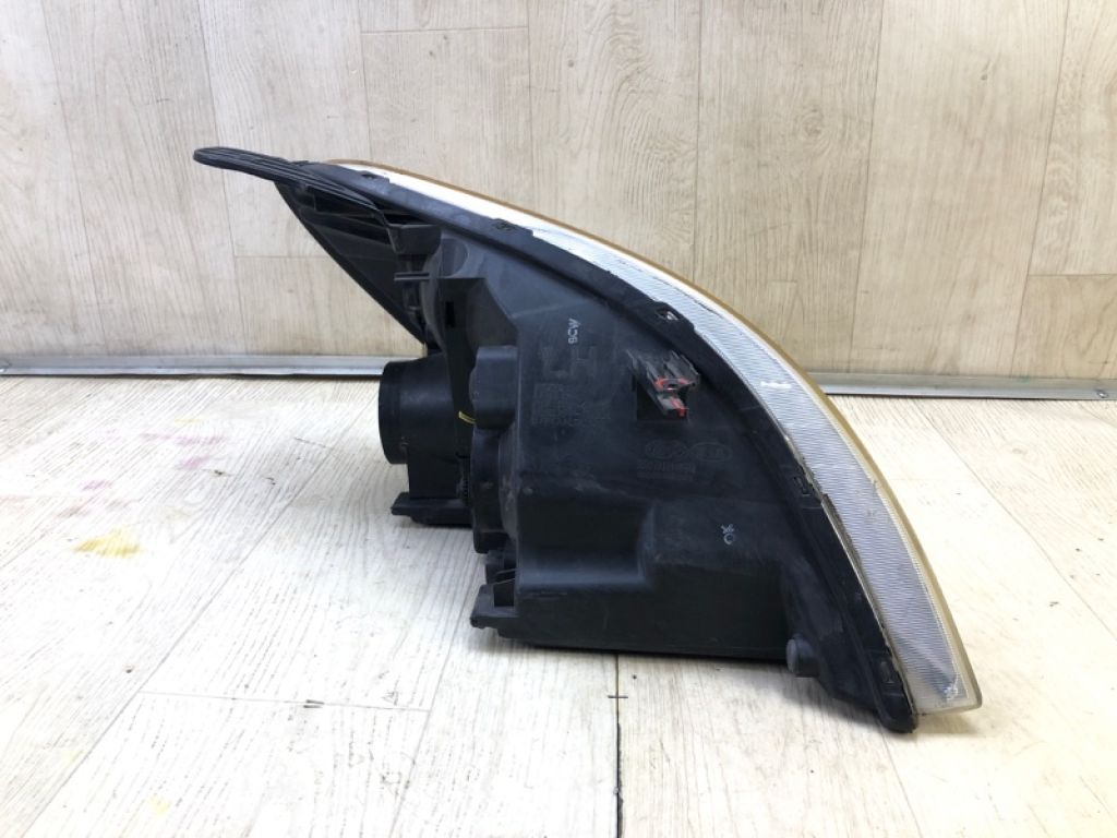 921014J000 | Фара лів. HYUNDAI ENTOURAGE 06-09 - Фото 3