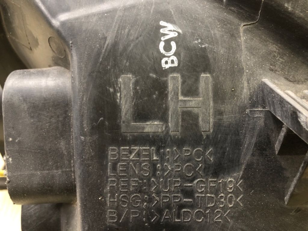 921014J000 | Фара лів. HYUNDAI ENTOURAGE 06-09 - Фото 8