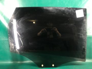 Скло дверей задн. прав. AUDI Q5 08-16