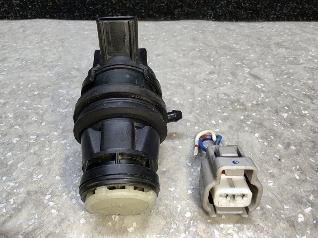 85330-60180 | Насос омывателя стекла задн. TOYOTA LAND CRUISER PRADO 120 02-09 - Фото 3