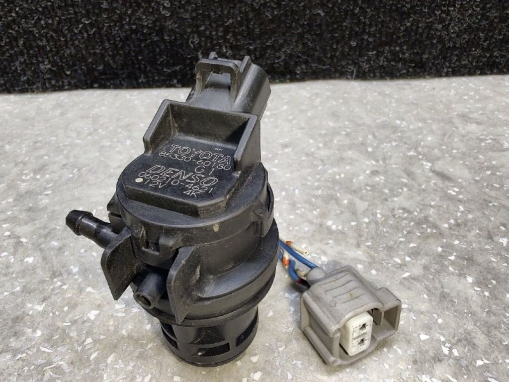 85330-60180 | Насос омывателя стекла задн. TOYOTA LAND CRUISER PRADO 120 02-09