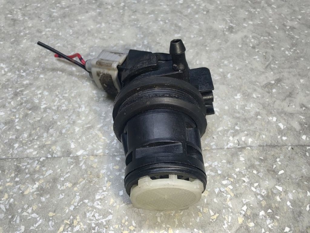 85330-60170 | Насос омывателя стекла передн. TOYOTA LAND CRUISER PRADO 120 02-09