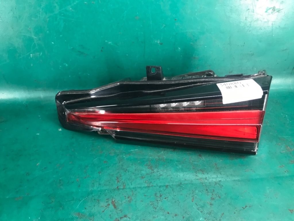 81580-78040 | Ліхтар внутрішній задн. прав. LEXUS NX 14-21