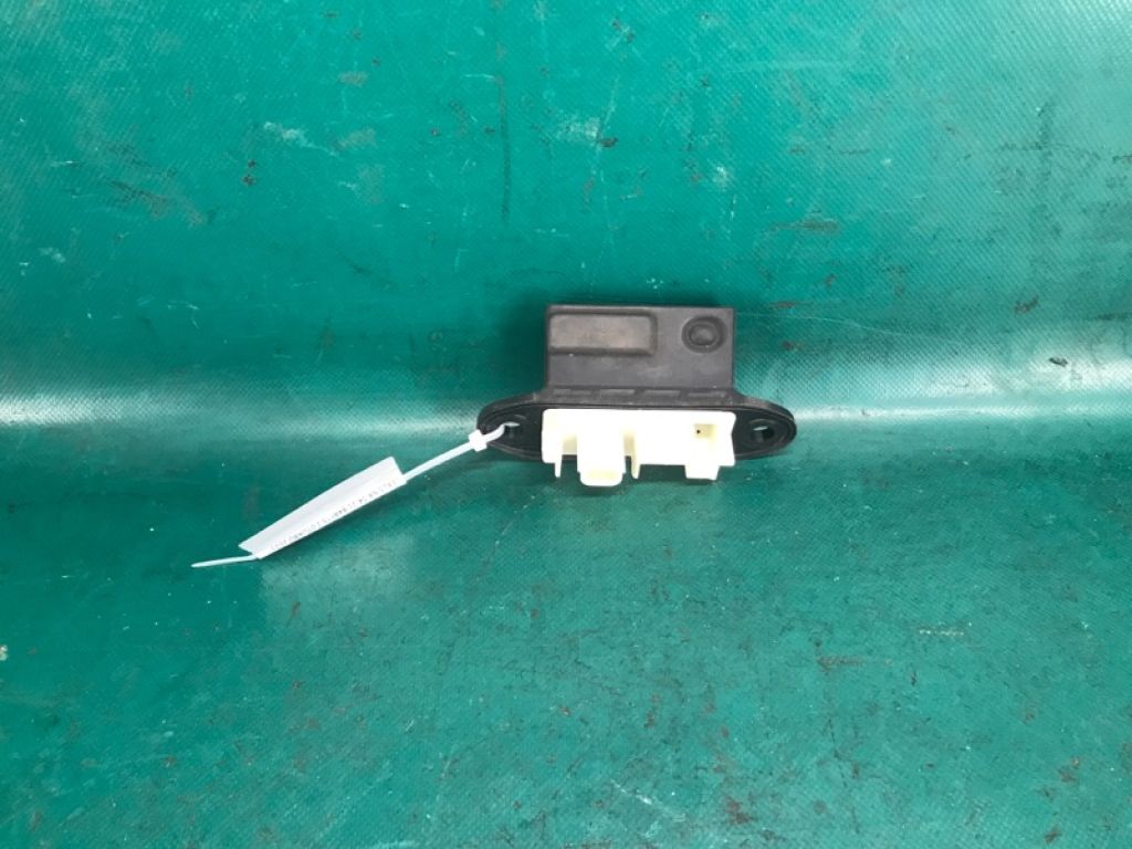 84840-42030 | Кнопка открывания багажника наружная задн. LEXUS NX 14-21 - Фото 2