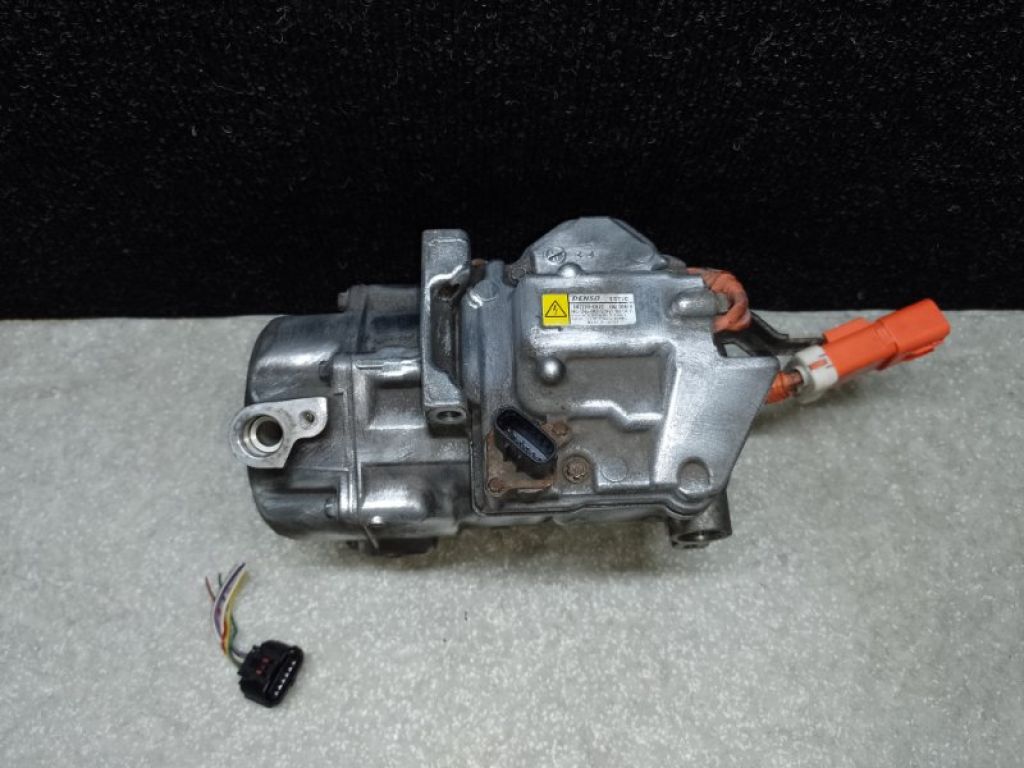 88370-76010 | Компрессор кондиционера LEXUS CT200 11-17