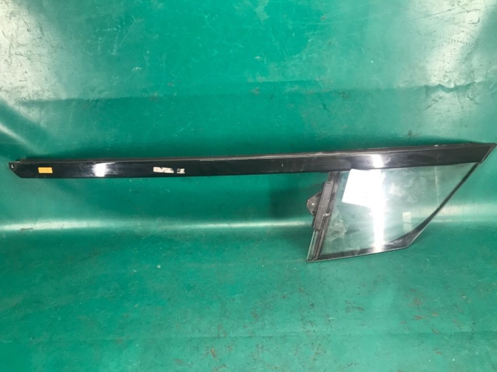 51 35 7 289 042 | Скло дверей глухе передн. прав. BMW I3 (I01) 13–22