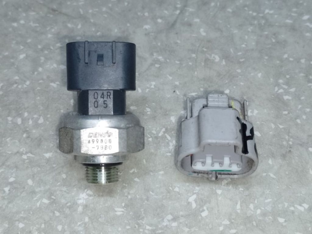 88719-40020 | Датчик тиску кондиціонера TOYOTA RAV4 05-12
