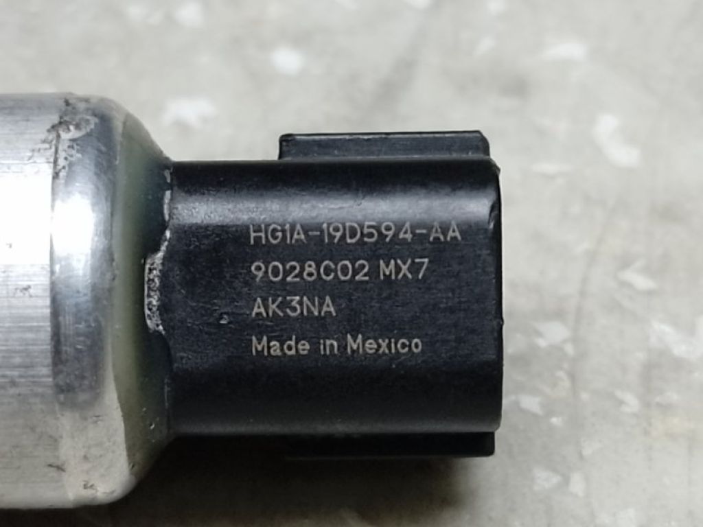 HG1Z-19D594-A | Датчик тиску кондиціонера FORD FUSION 14- - Фото 2