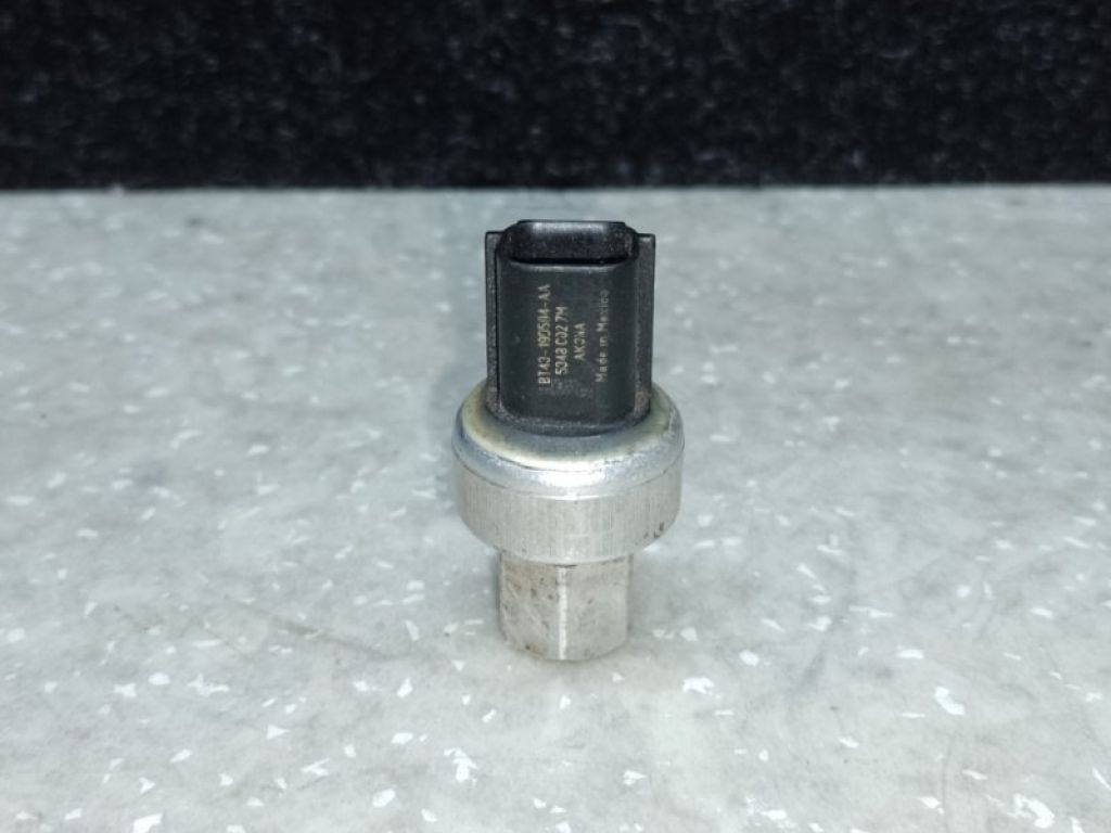 HG1Z-19D594-A | Датчик тиску кондиціонера FORD FOCUS 10-18