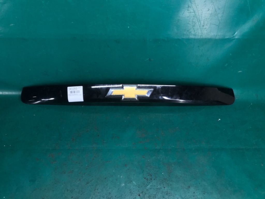 42524793 | Накладка крышки багажника CHEVROLET TRAX 16-22