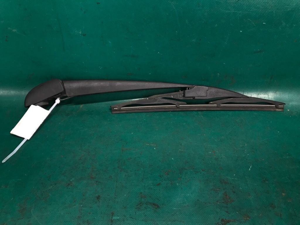 85241-0T010 | Повідець склоочисника задній TOYOTA VENZA 09-16
