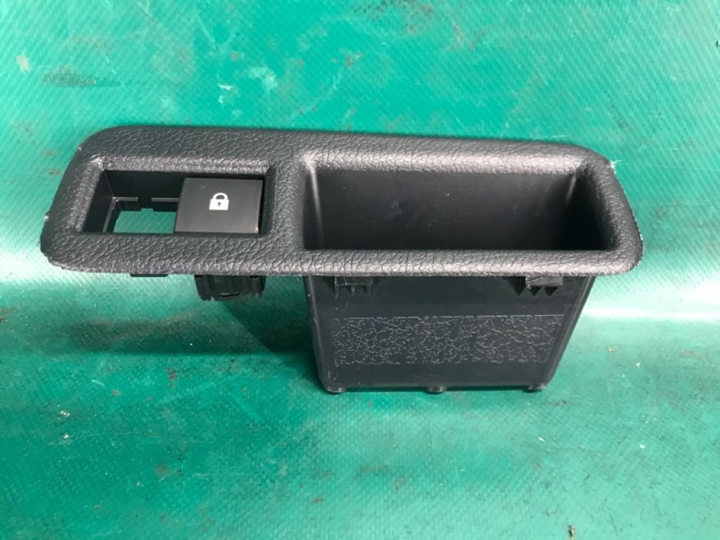 84930-78030 | Кнопка закрывания крышки багажника LEXUS NX 14-21