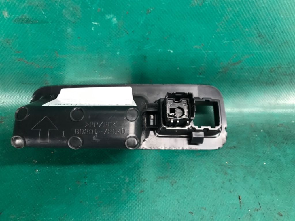84930-78030 | Кнопка закрывания крышки багажника LEXUS NX 14-21 - Фото 2
