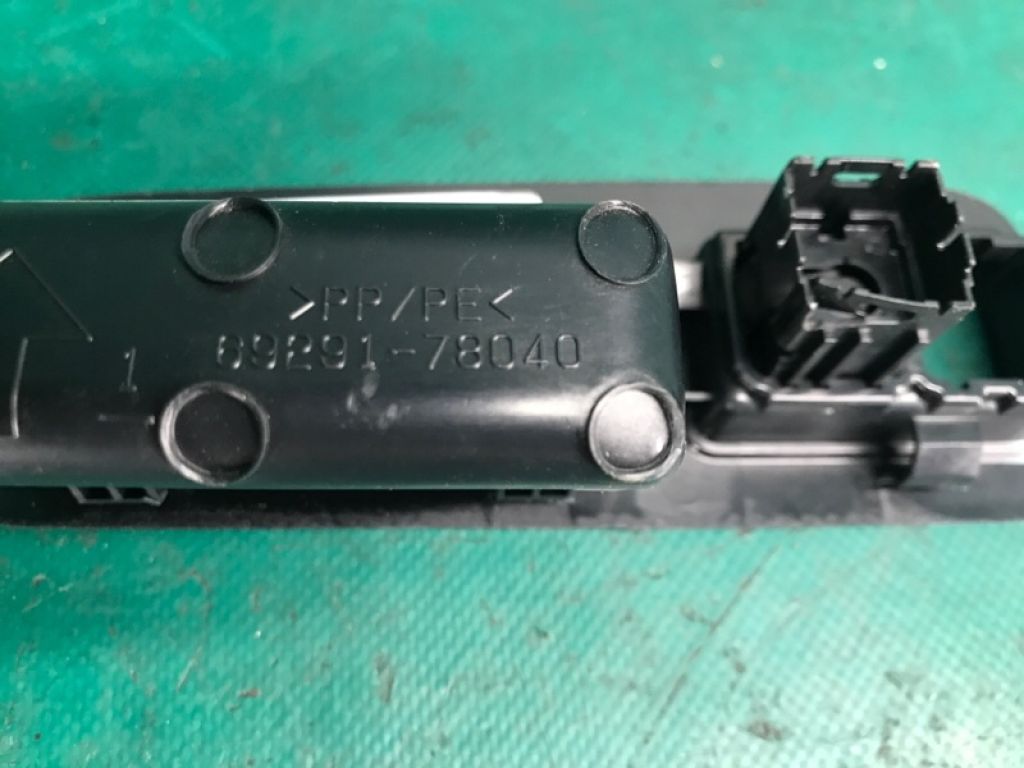 84930-78030 | Кнопка закрывания крышки багажника LEXUS NX 14-21 - Фото 4