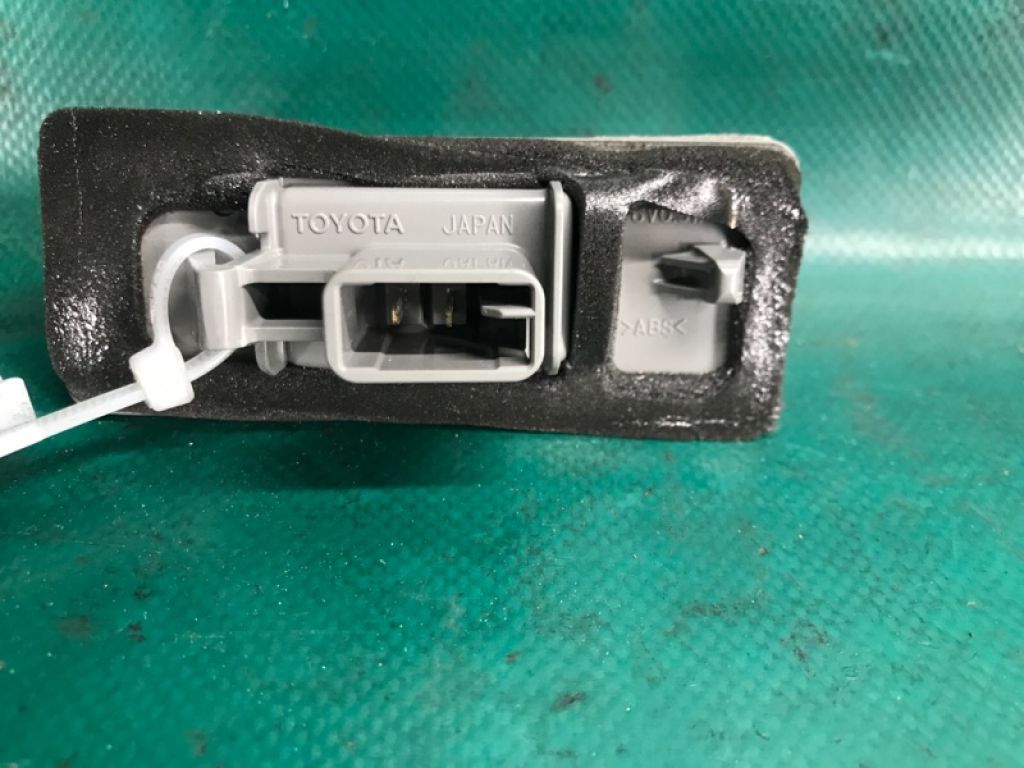 81204-76010 | Подсветка номера LEXUS NX 14-21 - Фото 3