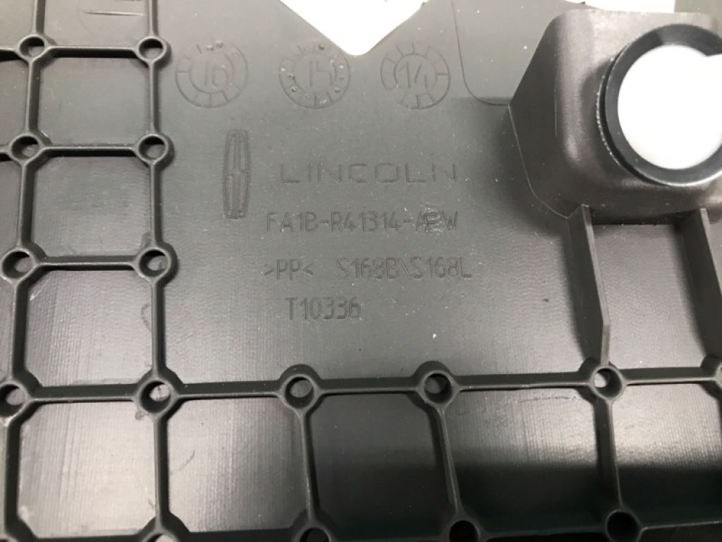 FA1Z-5842906-AA | Обшивка крышки багажника LINCOLN MKX 16-18 - Фото 9