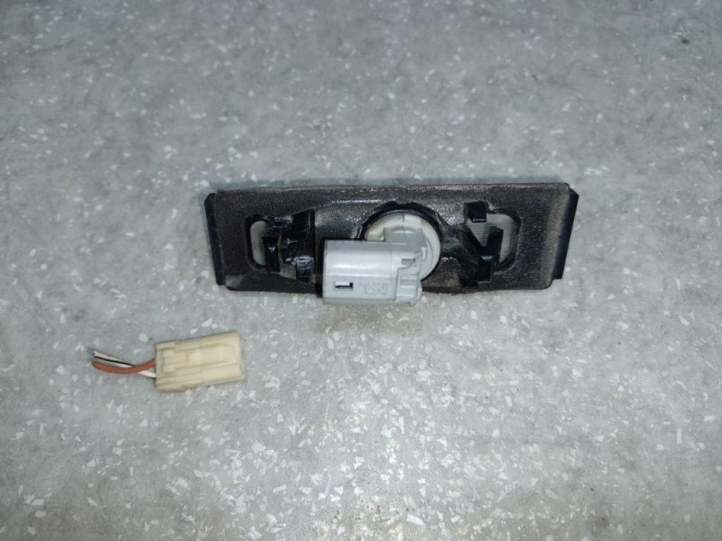 81270-AA020 | Підсвічування номера TOYOTA CAMRY 40 06-11 - Фото 2