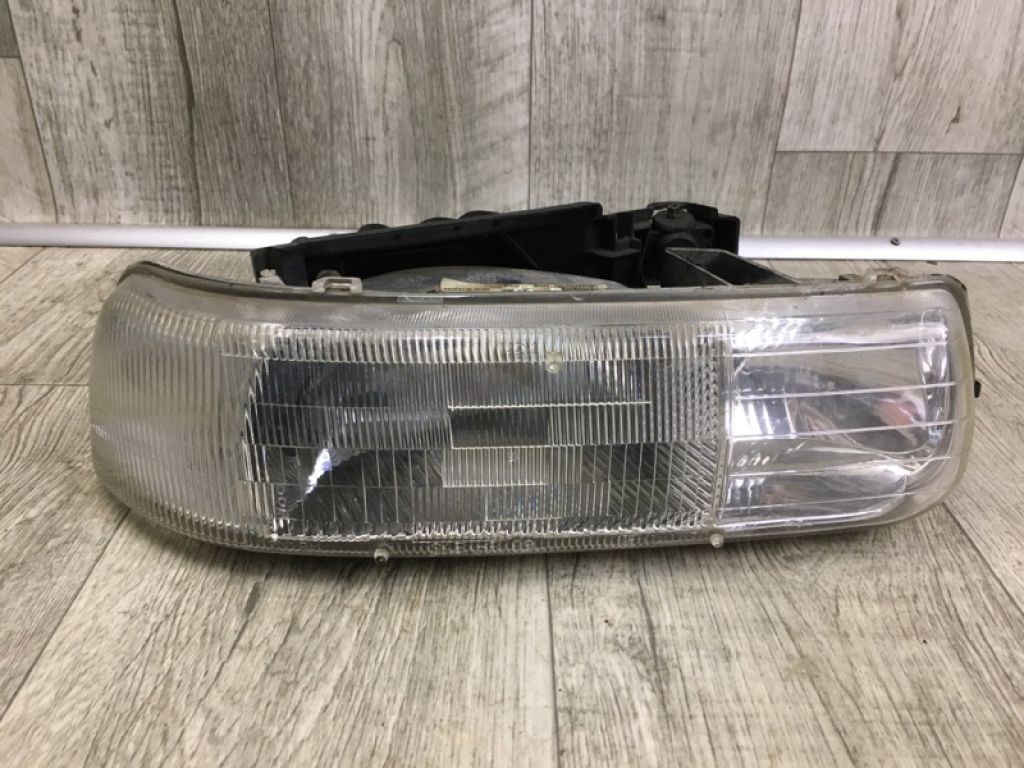 16526134 | Фара прав. CHEVROLET SUBURBAN 00-06