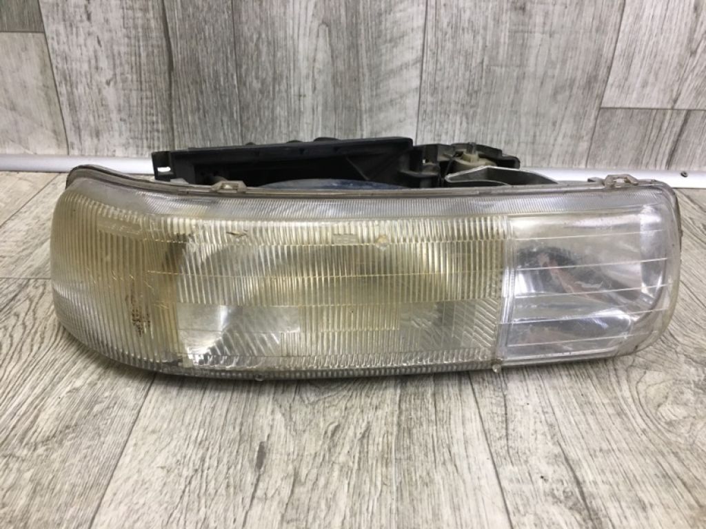 16526134 | Фара прав. CHEVROLET SUBURBAN 00-06