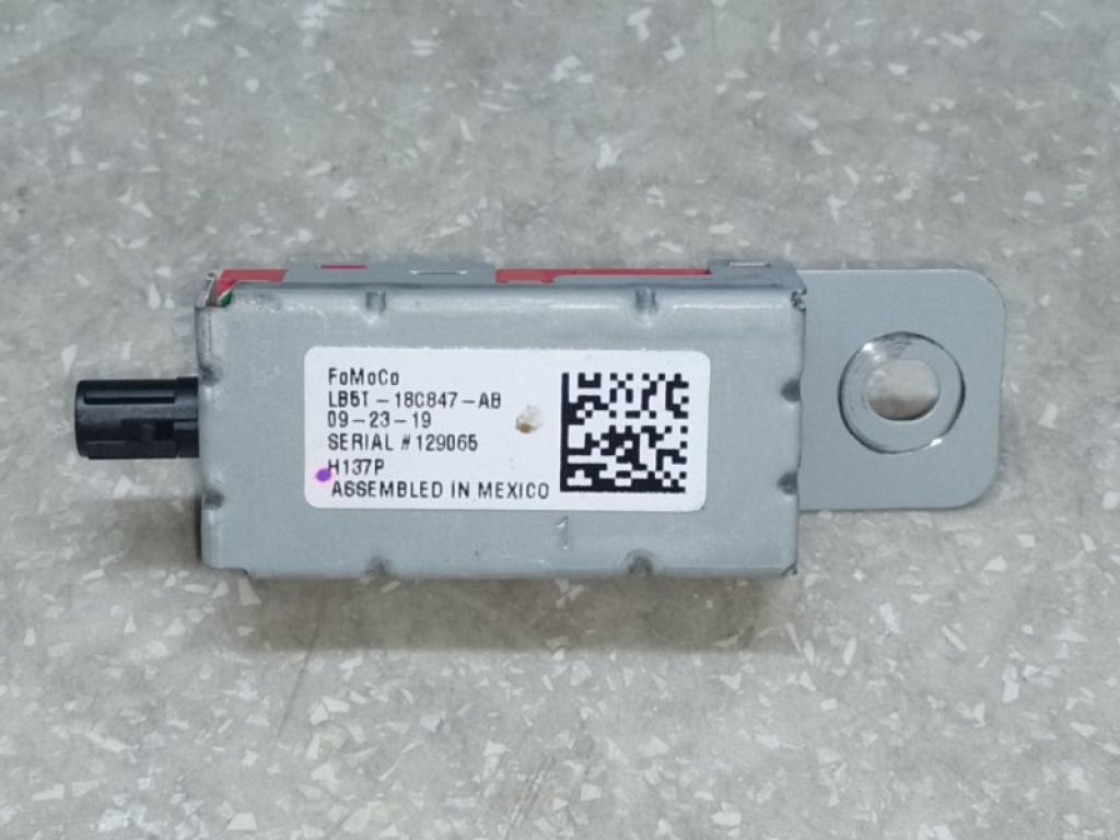 LB5Z-18K891-AB | Антенна FORD ESCAPE 19 -