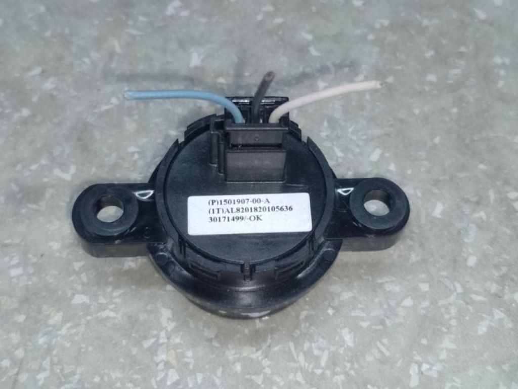 1501907-00-A | Кнопка закрывания крышки багажника TESLA MODEL Y 19- - Фото 3