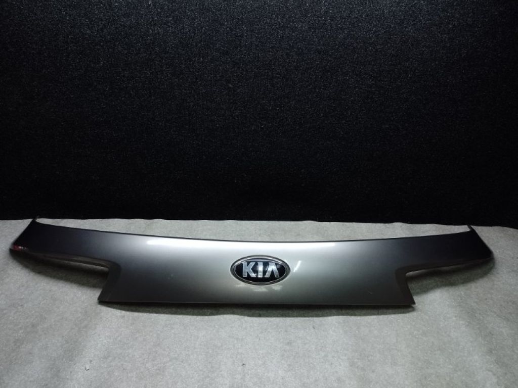 87371-C6000 | Накладка крышки багажника KIA SORENTO UM 14- - Фото 2