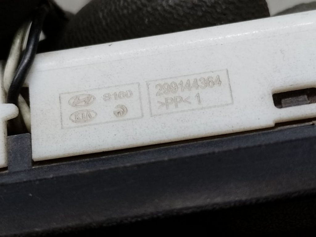 81260-C6010 | Кнопка открывания багажника наружная KIA SORENTO UM 14- - Фото 4