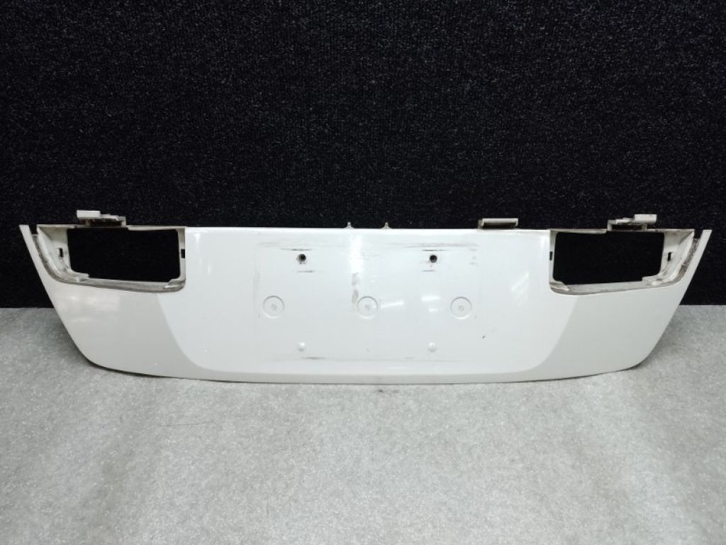 76811-60101-A0 | накладка кришки багажника LEXUS GX470 02-09