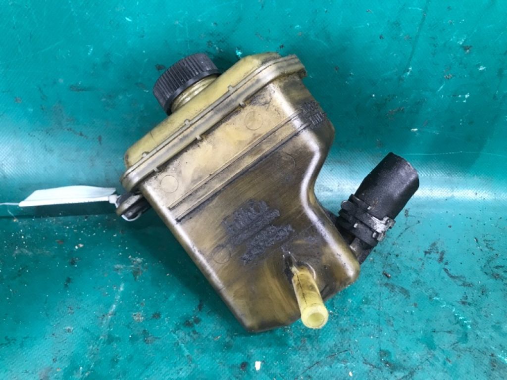 L206-32-690A | Бачок ГУР MAZDA CX-9 06-16