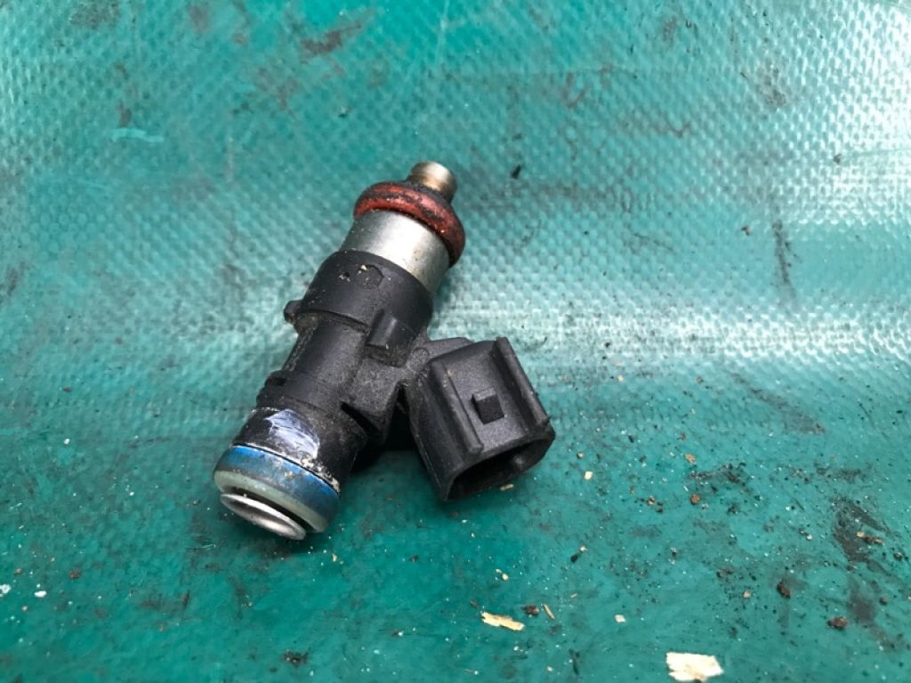 ZZJ1-13-250 | Форсунка топливная MAZDA CX-9 06-16 - Фото 2