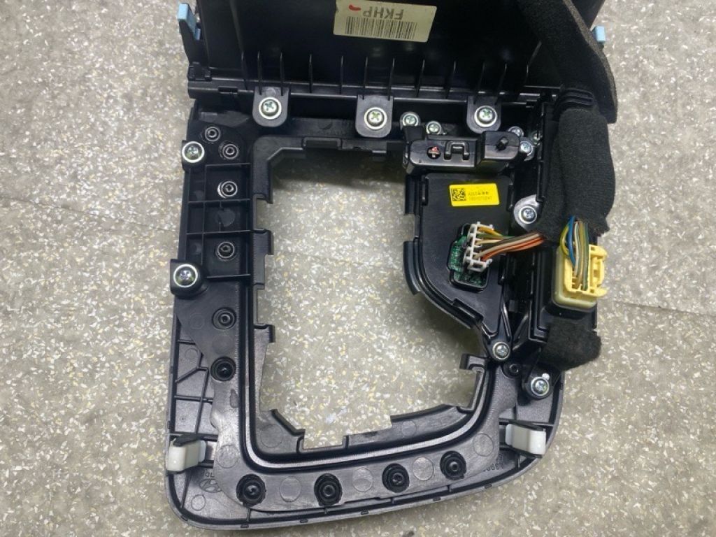 84650-F2GB0UN5 | Консоль центральная HYUNDAI ELANTRA AD 16- - Фото 9