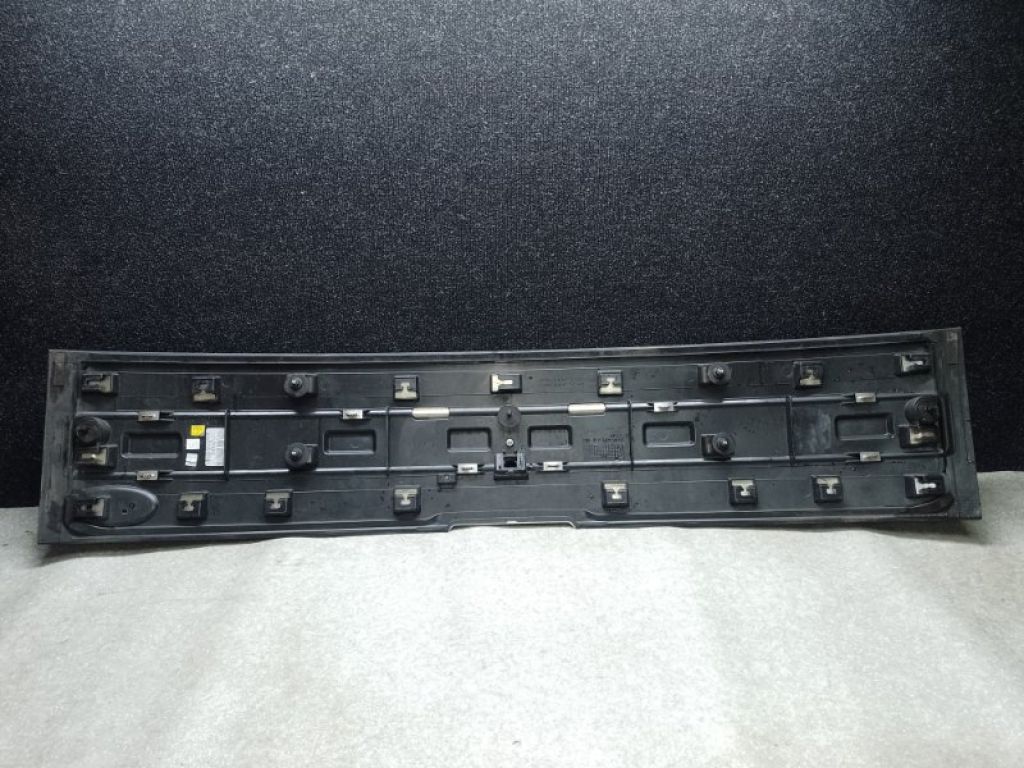 DA8Z-74425A34-DA | Накладка крышки багажника FORD FLEX 08-19 - Фото 3