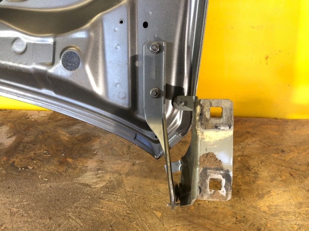 65401-5SK0B | Петля капоту лів. NISSAN LEAF 18-