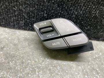 Кнопки на руль лев. HYUNDAI SANTA FE (DM) 12-18
