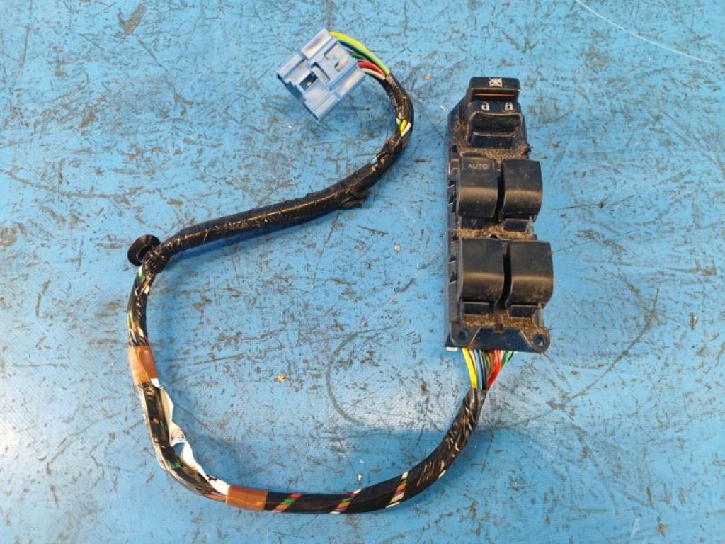8482033270 | Блок управления стеклоподъемниками TOYOTA CAMRY 40 06-11