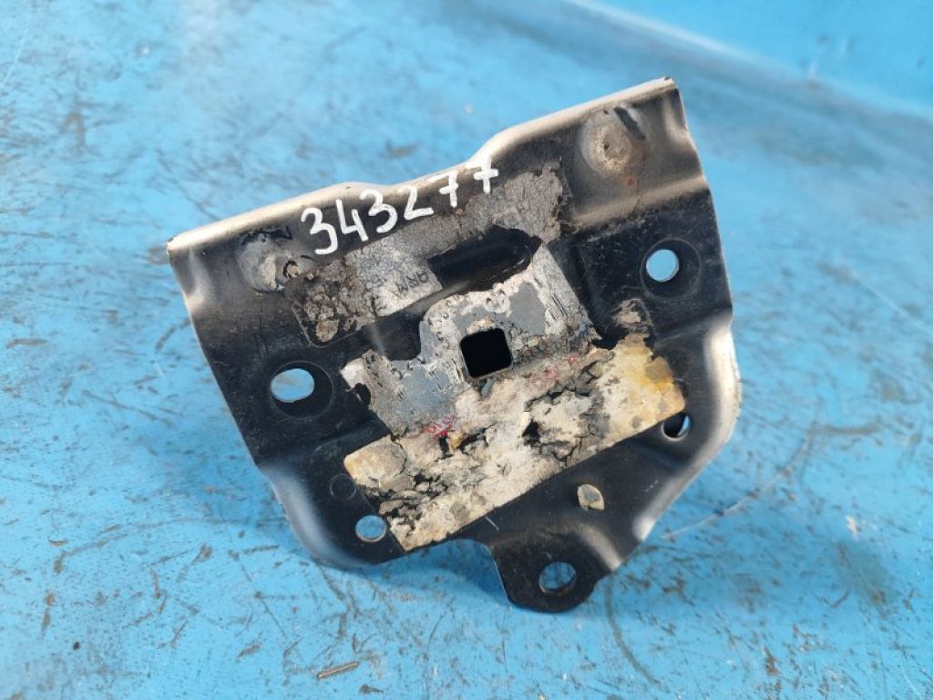 5201575020 | Кронштейн підсилювача заднього бампера прав. LEXUS HS250H (ANF10) 09-12