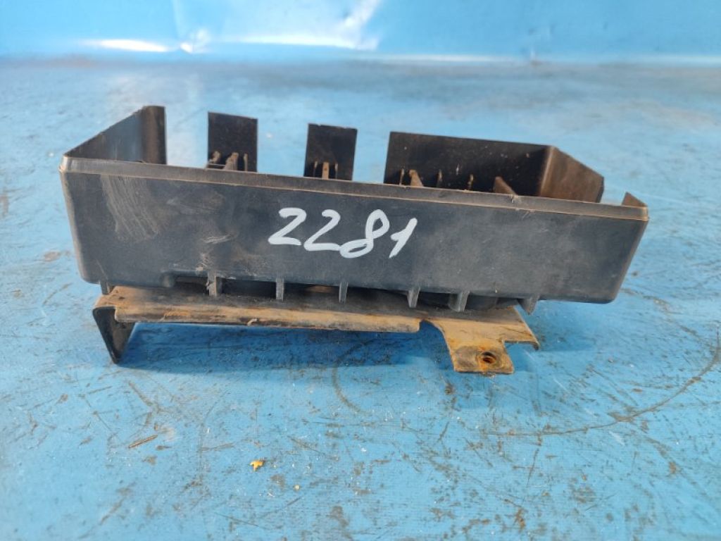 4R3T-14536-AD | Кронштейн блока предохранителей FORD MUSTANG 15- - Фото 3