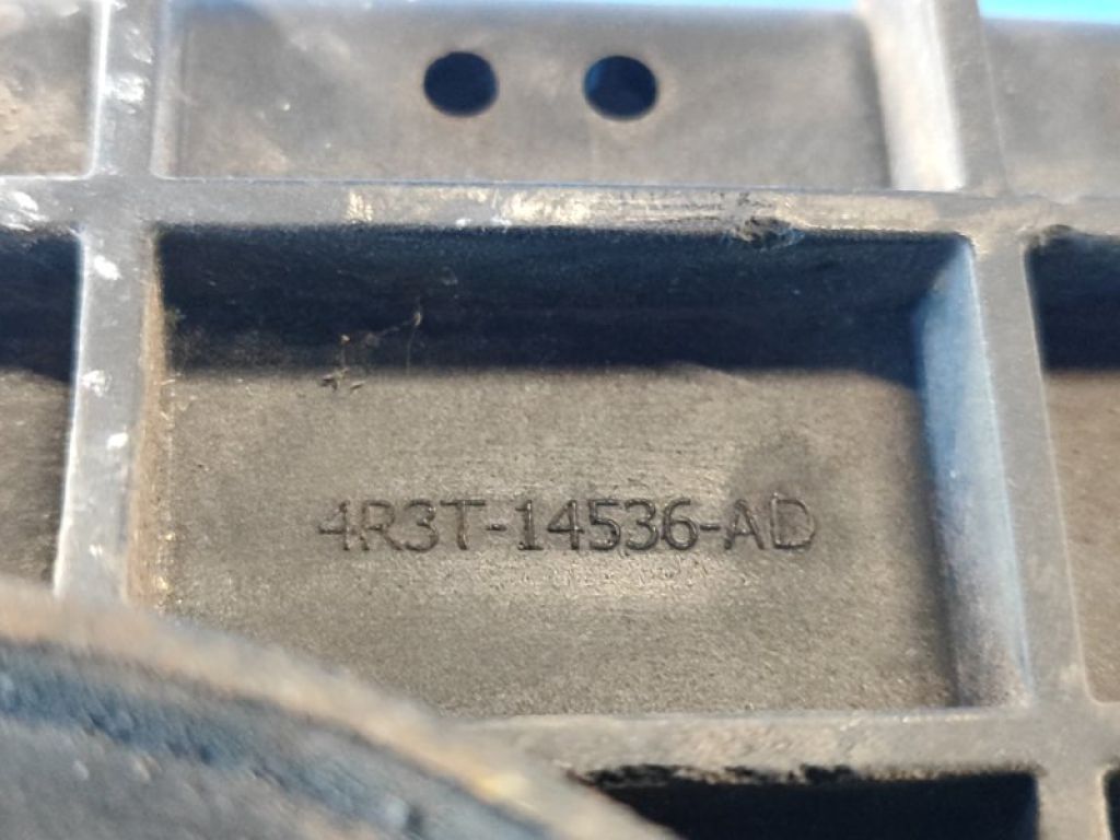 4R3T-14536-AD | Кронштейн блока предохранителей FORD MUSTANG 15- - Фото 5